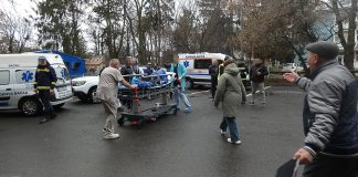 Exercițiu de evacuare și prim ajutor la Spitalul Județean de Urgență Bacău, simulând un cutremur în zona Vrancea