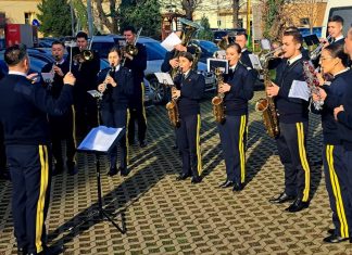 Muzica Militară a Garnizoanei Bacău aduce colindul la Spitalul Județean de Urgență