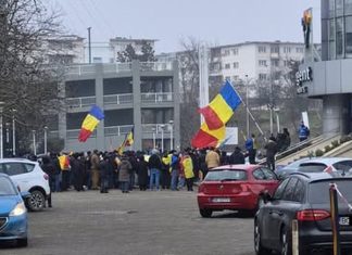 Bacău: Peste 100 de persoane au protestat față de măsurile fiscale ale Guvernului