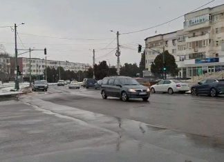 Semaforul de la Hotelul Trotuș stârnește controverse la Onești. Primăria: „Măsura crește siguranța pietonilor”