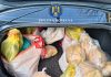 Femeie reținută pentru înșelăciune, după ce ar fi vândut pește și carne de pui la suprapreț unor bătrâne din Comănești