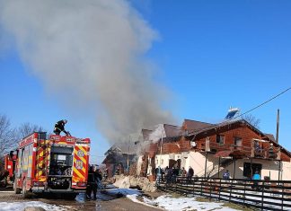 Incendiu la restaurantul unei pensiuni din Slănic-Moldova; intervenție a pompierilor din Onești