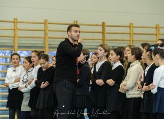 Ansamblul Folcloric Valea Muntelui din Dărmănești, duce tradiția mai departe