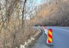 Alunecare de terasament reactivată pe DN 11, în județul Bacău. Circulație semaforizată pe un sens