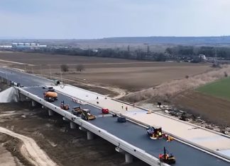 Autostrada A7 Adjud – Bacău: structuri majore, asfaltări și montarea parapetelor