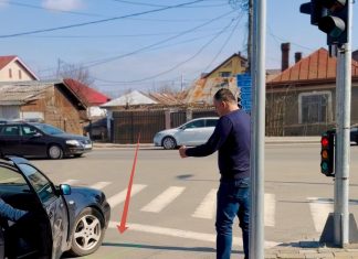 Bacău: Primarul explică șoferilor, într-un video, cum trebuie oprite mașinile la semafor pentru a fi detectate de senzori