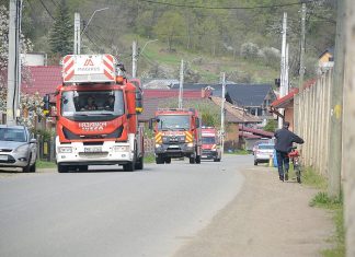Exercițiu al pompierilor din Onești la Școala Națională de Poliție Penitenciară din Târgu Ocna