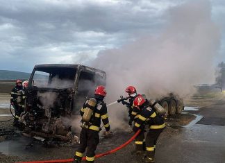 Incendiu la un autotren pe DN 85, în comuna Faraoani. Cabina vehiculului a ars în totalitate