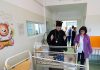 Copiii internați la Recuperare Pediatrică din SJU Bacău au primit daruri din partea Arhiepiscopiei Romanului și Bacăului