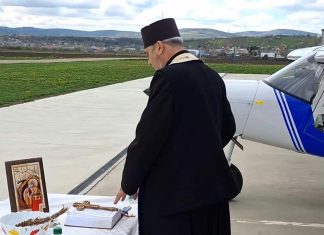 Un avion destinat instruirii a fost sfințit la Aeroclubul Bacău