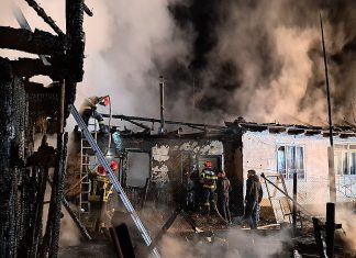 Incendiu la două locuințe din Asău, lichidat de pompierii băcăuani