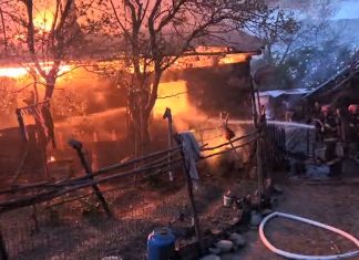 Incendiu la o locuință din Comănești. Intervin pompierii din Moinești