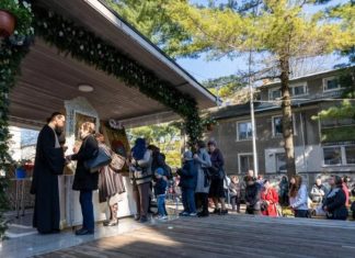 Icoana Maicii Domnului de la Mănăstirea Giurgeni, adusă spre închinare la Biserica „Sfântul Gheorghe” din Bacău