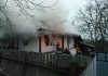 Incendiu la o locuință din comuna Poduri. Proprietara, transportată la spital după un atac de panică