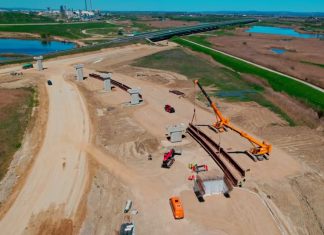 A început montarea grinzilor la Nodul Rutier Bacău Sud, pe Autostrada Moldovei A7