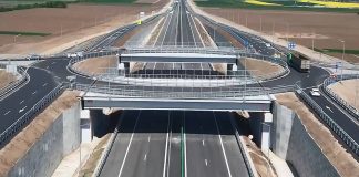 A7 Focșani – Bacău: Lucrările pe lotul Adjud – Răcăciuni sunt aproape gata. Peste 750 de muncitori mobilizați pe tronsonul spre Bacău