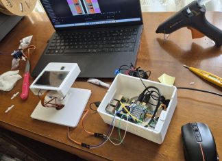 Liceeni din Comănești au creat un robot care ajută elevii să gestioneze stresul. Proiectul, în Top 10 național la 3DUTECH 2026