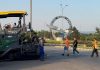 Lucrările de asfaltare continuă în Bacău. Intervenții pe străzile Oituz și Gării, după finalizarea sensului giratoriu spre Onești