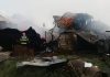 Incendiu puternic în Poduri: trei locuințe și mai multe anexe, afectate de flăcări. Animalele au fost salvate