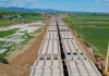 A7 | Podul peste calea ferată de la Cleja prinde contur. Imagini noi de pe șantierul tronsonului Răcăciuni–Bacău