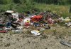 Gunoaiele pe care nu le vede nimeni din zona râului Tazlău, la Prăjoaia