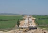 Peste 4.000 de muncitori și 600 de utilaje lucrează pe autostrada A7 Bacău – Pașcani. Pasajul de la Filipești începe să prindă contur