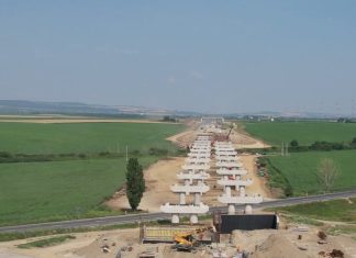 Peste 4.000 de muncitori și 600 de utilaje lucrează pe autostrada A7 Bacău – Pașcani. Pasajul de la Filipești începe să prindă contur