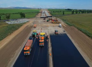 UMB a început montarea grinzilor la pasajul peste DN2 (E85) și calea ferată de la Filipești