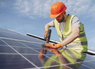 Prosumatorii câștigă sau pierd? Ce schimbă noua lege și cum ar trebui privită o investiție în panouri fotovoltaice după 2026