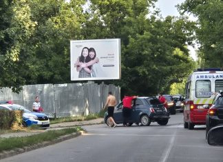 Accident rutier pe strada Gării din Bacău: o ambulanță și un autoturism au fost implicate într-o coliziune