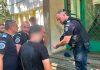 Jandarm aflat în timpul liber a observat doi tineri cu comportament suspect. Asupra unuia au fost găsite substanțe susceptibile a fi interzise