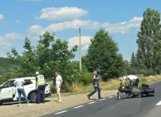 Motociclist rănit într-un accident pe DN11, la Oituz. Șoferul unei mașini ar fi virat fără să se asigure