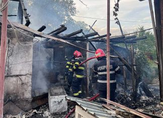 Incendiu la o locuință din comuna Traian. Aproximativ 80 de metri pătrați au fost afectați