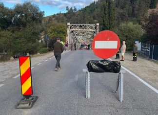 DN12A rămâne blocat la Ciobănuș. Traficul ușor, deviat pe o rută alternativă, traficul greu merge prin Târgu Secuiesc