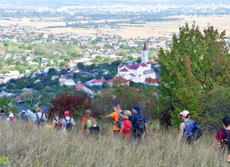 Peste 120 de persoane au descoperit împrejurimile Bacăului pe traseul „Crosul Capelelor”