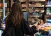 Produse pentru vapat vândute unei fete de 14 ani, la un magazin din Bacău. Amendă de 10.000 de lei și activitatea suspendată