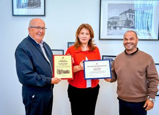 Distincție acordată de Consiliul Județean Bacău unui reprezentant al organizației britanice Flame Trust